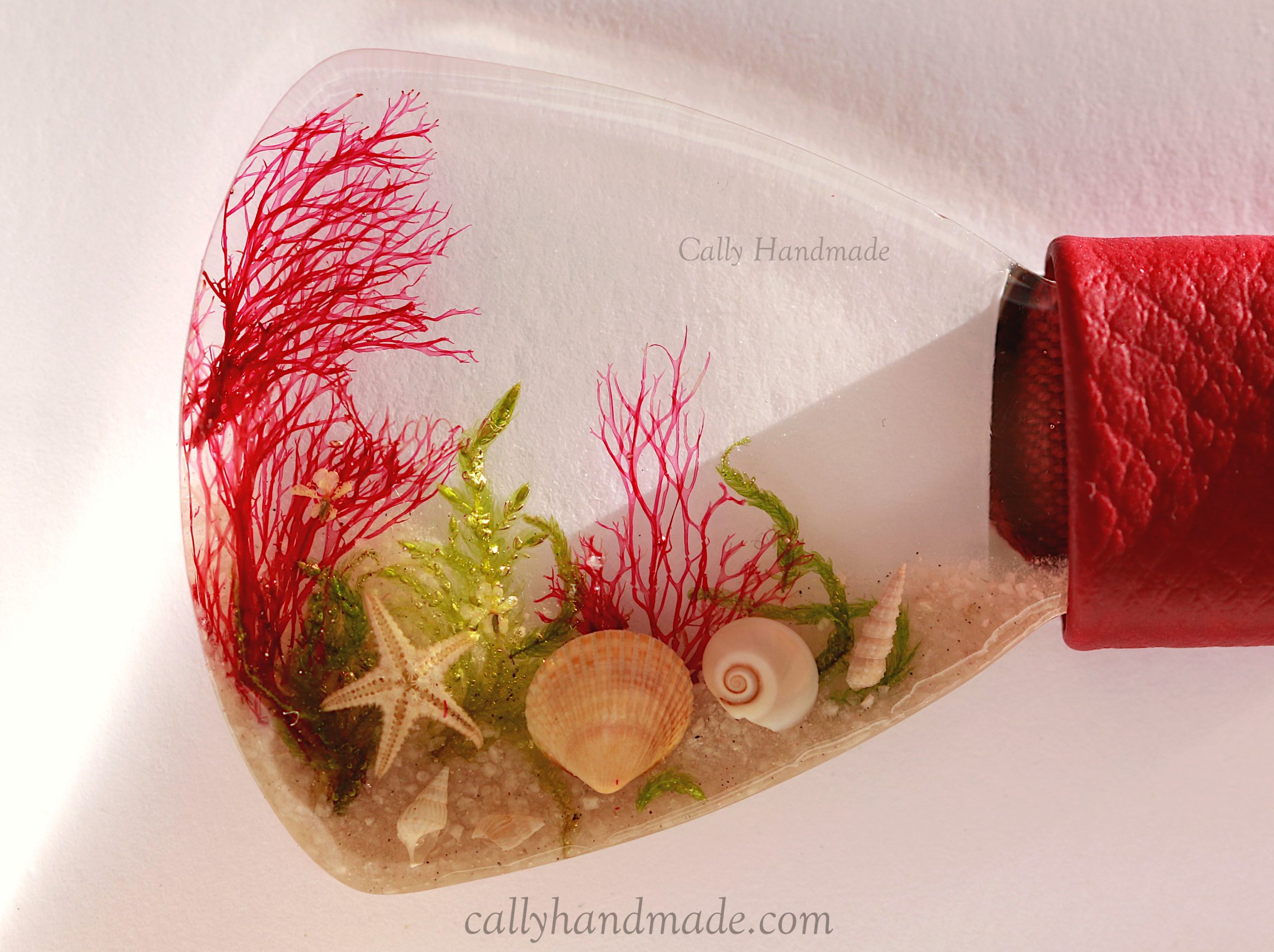 86698223_639314730160488_3389653426261458944_n nœud papillon Poséidon en résine biosourcée et éléments marins sable coquillages étoile de mer mousse algues