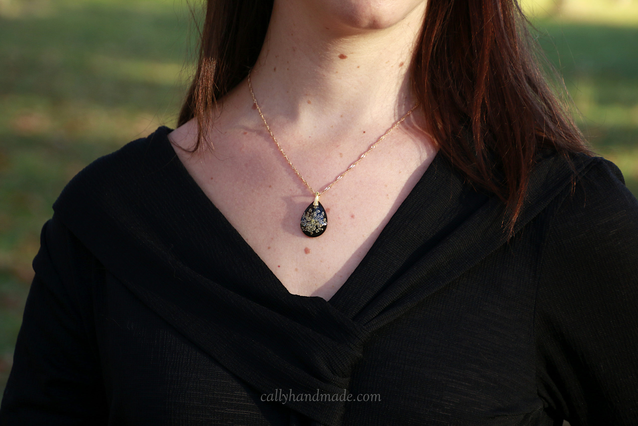 equinoxe porté collier equinoxe fleur reine anne