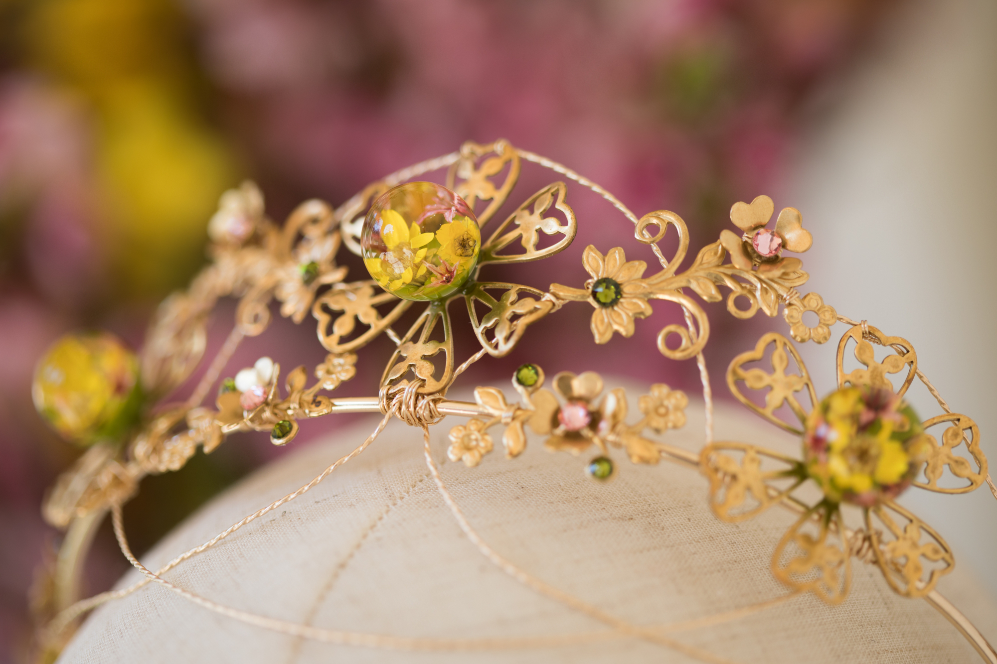 DMP_8697 tiare Sanfordia fleurs séchées laiton plaqué or résine accessoires tête femme